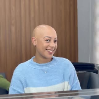 No início desse vídeo, o sorriso já estava lá.

Porque a transformação nunca começa quando a peça é 