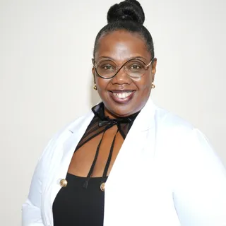 ✨️Meet the Healing Behind the Brand✨️

Hi, I'm Angela Rushing, LC LE  Board Certified Trichologist &