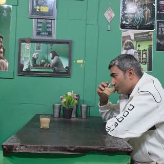 So not many people know that this beautiful scene was shot in Leh, Ladakh! This is a beautiful cafe 