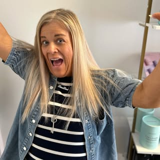 Would you say Lou was happy with her hair? 🤣 @loulouhanlon_ 

Swipe for Before 😍