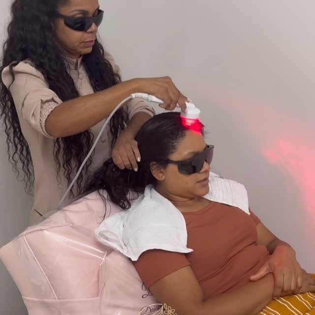 Cuidar dos cabelos é mais do que estética, é autocuidado 💛

Seu couro cabeludo é a base de tudo! Qu