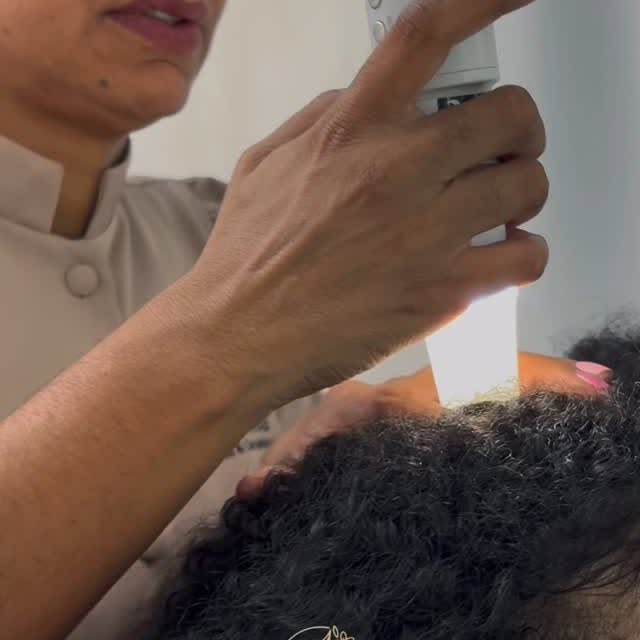 ✨ Maio começou… e junto com ele, um novo cuidado com a saúde do seu cabelo 💆‍♀️🔬

Iniciando esse m