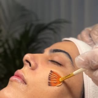 Your skin listens to everything you do.
The late nights.
The skipped water breaks.
The stress you sa