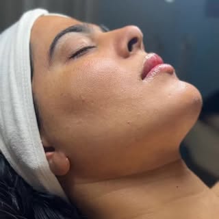 Glow that comes from care, consistency, and the right treatment.✨
Your skin deserves expert attentio