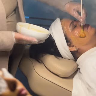 Science meets soul. 🧬 Our advanced antioxidant facial delivers medical-grade defense to rebuild wha