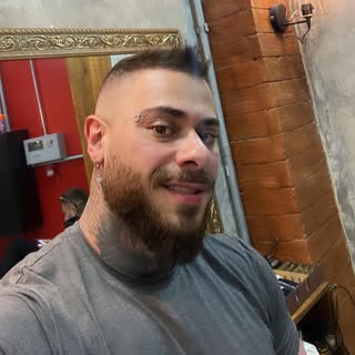 papai tá com cabelo de novo tá ?!
4 meses após o implante com a @vincihairbrasil , imagina quando ti