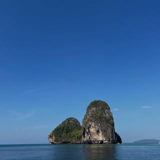 Krabi- the view from our chaises 
#travelingdermatologist #derm2go #moroccandermatologist #krabithai