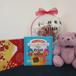 여행을 다녀오시며 아이니의원을 떠올려 주신 환자분. 🎁
정성껏 준비해 주신 선물 덕분에 직원들 모두 기분 좋은 하루를 보냈습니다.
소중한 마음, 진심으로 감사합니다.🤍
#아이니