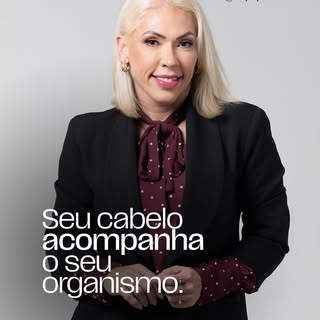 A calvície raramente aparece de uma vez.

Na maioria das vezes, ela começa com mudanças que parecem 