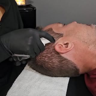 ✨ SIM! É possível ter a sua beleza natural de volta!

A Reconstrução Natural de Fios devolve o volum
