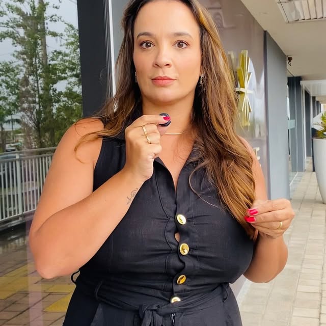 Verdade seja dita: a calvície não é só genética, é descuido também!🫢

Envia esse vídeo para aquele 