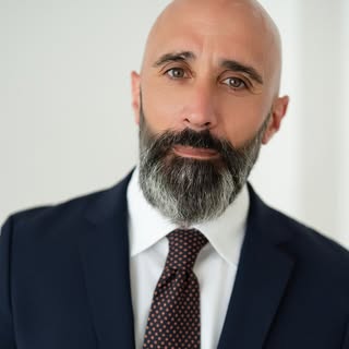UNA SCELTA

Ogni percorso importante inizia molto prima dei risultati.
Inizia con una domanda, con u
