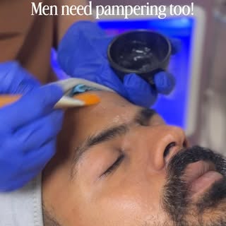 Dear men, your skin deserves more than just soap and water.

A Hydrafacial is all your skin needs to