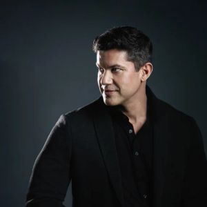 Dr. Alberto Correia