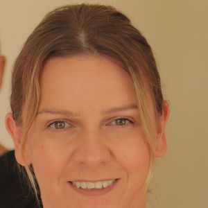 Dr. Slywia Nartowiks