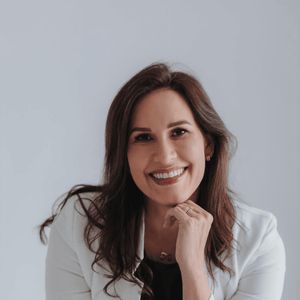 Dr. Thaís Erance de Oliveira