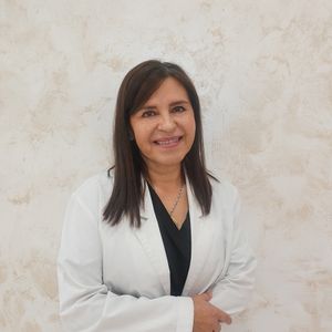 Dr. Claudia Larrarte