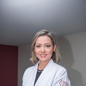Dr. Emmanuella Araújo de Oliveira