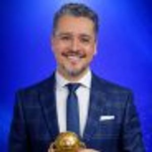 Dr. Luis Ruiz