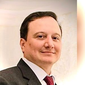 Dr. Luis Nader