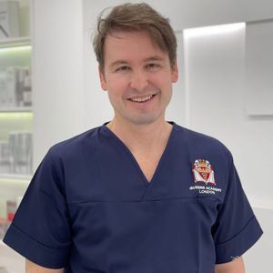 Dr. Íñigo De Felipe
