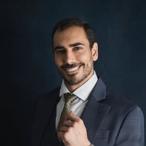 Dr. Renato Lobo