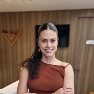 Dr. Cris Almeida