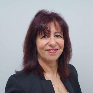 Dr. Nilofer Farjo