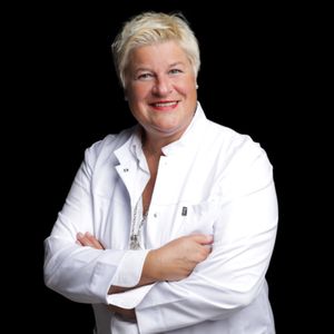 Dr. Bettina Schuster