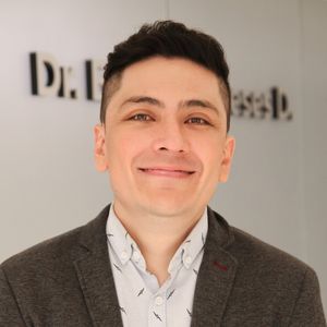 Dr. Edgar Meneses