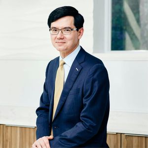 Dr. Paul Leong