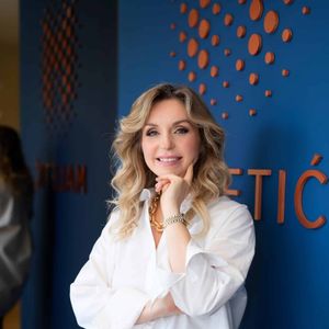 Dr. Ana Maletic