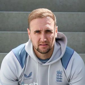Dr. Liam Livingstone