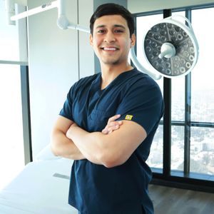 Dr. Javier Estrada Saiza