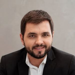 Dr. Douglas Teles
