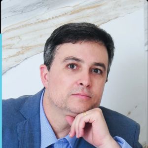 Dr. Gustavo Mello