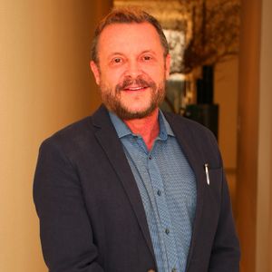 Dr. Anderson Zei