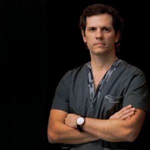 Dr. Martín Laje