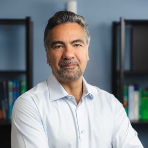 Dr. Renato Seyrafi