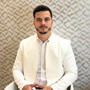 Dr. Alberto González Saura
