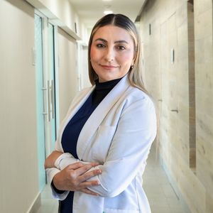 Dr. Alexandra Salazar