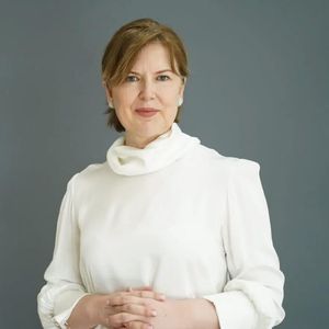 Dr. Aysen Gur Usluer