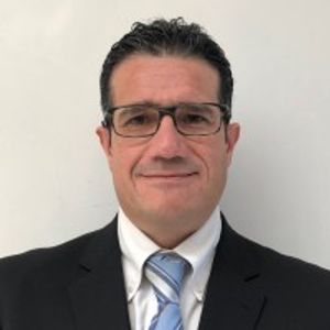 Dr. Roberto Salinas