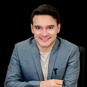 Dr. Fernando Arias