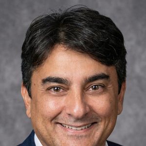 Dr. Ángel Martínez González