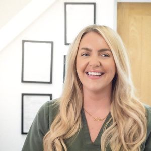 Dr. Rhiannon Bell