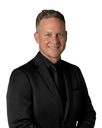 Dr. Tomi Vasas
